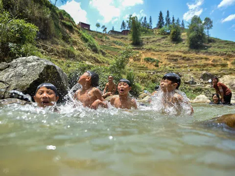 Ngày hè của trẻ em vùng cao Lào Cai