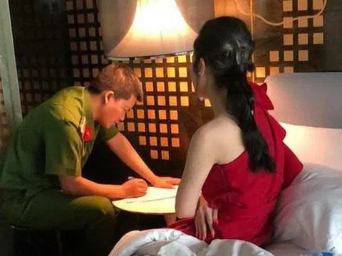 Mua danh ba vạn, bán thân ba chục ngàn đô