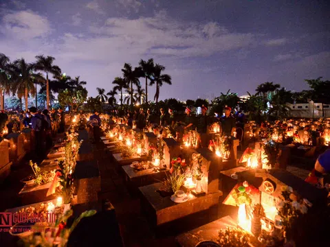 Hà Nội: Thắp nến tri ân các anh hùng liệt sỹ