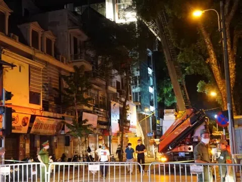 Hiện trường kinh hoàng gãy thang công trình, 4 công nhân thương vong