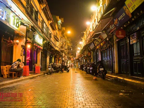 Hình ảnh quán bar, karaoke, hàng quán vỉa hè tại Hà Nội sau lệnh chính thức phải đóng cửa