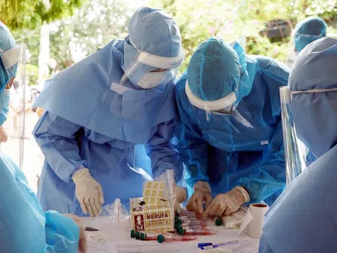 Những chiến binh giấu mặt trong cuộc truy lùng COVID-19