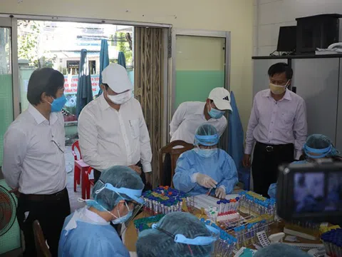 Đà Nẵng: Tăng tốc xét nghiệm bằng lấy mẫu nhóm