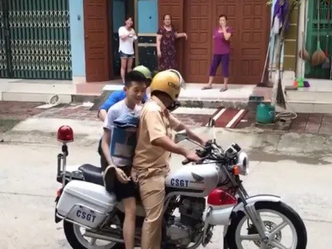 Lào Cai: Nam sinh “ngủ nướng” được chiến sỹ cảnh sát giao thông đến tận nhà đưa đi thi