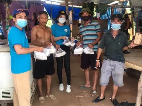 Người lao động mắc kẹt nơi tâm dịch Đà Nẵng khao khát được về nhà