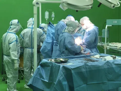 Đón “thiên thần” trong bệnh viện dã chiến chữa bệnh Covid-19