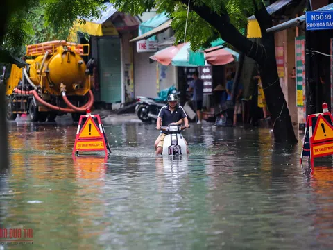 Hà Nội còn 12 điểm ngập úng, xử lý thế nào khi mùa mưa đã đến?