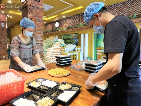 Những vị khách bị mắc kẹt ở Đà Nẵng góp cơm "5 sao" cho tuyến đầu chống dịch