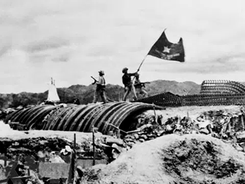 Mùa thu lịch sử hào hùng 75 năm trước