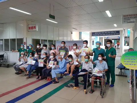 Đà Nẵng: Sản phụ nhiễm Covid-19 đã khỏi bệnh và xuất viện cùng con