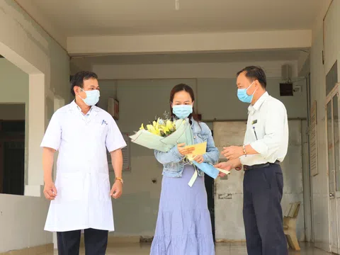 Ý thức cộng đồng đáng trân trọng của nữ bệnh nhân Covid-19 tại Đắk Lắk ngày ra viện