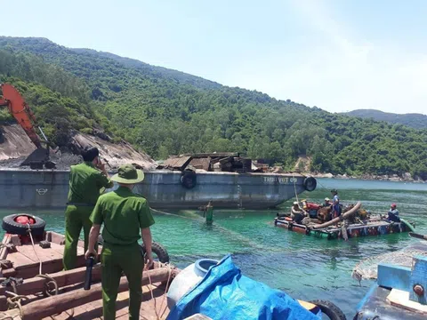 Phạt doanh nghiệp xả gần 2 tấn chất thải ra biển