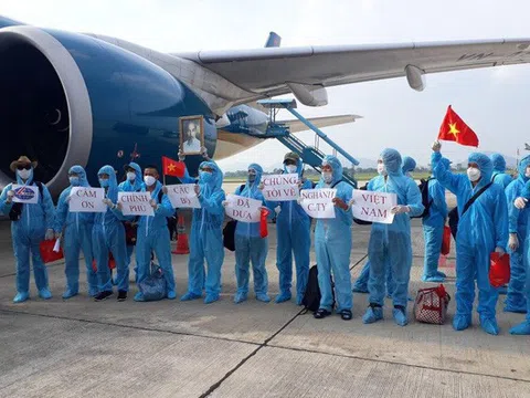 Nghẹn ngào khoảng lặng 2 mét của công nhân Việt từ Guinea Xích Đạo về nhà