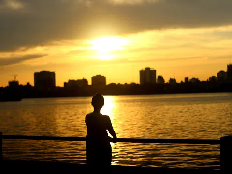 Thủ đô Hà Nội dịu dàng trong nắng vàng đầu Thu