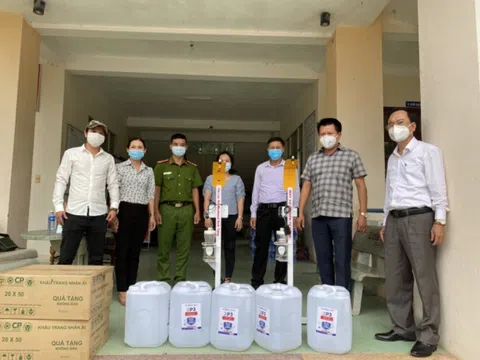 Ấm áp những món quà tri ân của Bệnh nhân 687 và Nhà hàng Dolphin - Liên Chiểu, Đà Nẵng