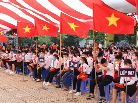 Lễ khai giảng 'đặc biệt': Nơi giãn cách, nơi trực tuyến vì dịch COVID-19