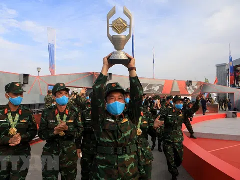 Việt Nam giành Cúp luân lưu Tank Biathlon tại Army Games 2020
