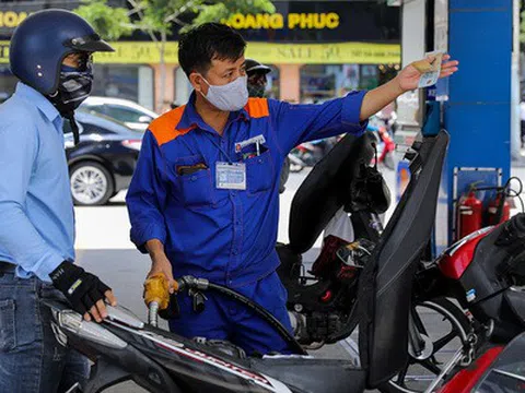 Giá xăng giảm từ chiều nay (11/9)