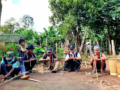 Chuyện về những người gìn giữ nét đặc sắc của văn hóa Tây Nguyên