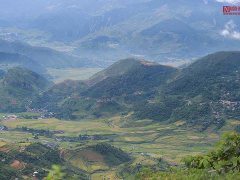 Ngắm đèo Khau Phạ mờ ảo trong mây