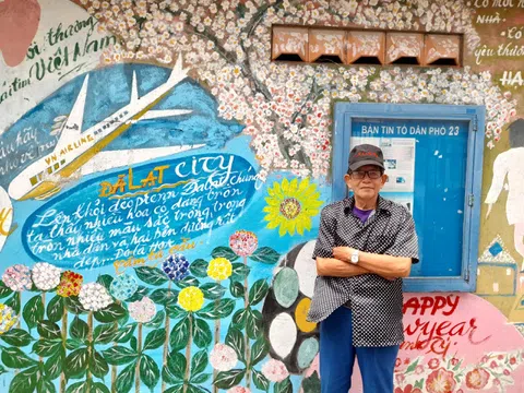 Người họa sĩ già với niềm đam mê mang đến "mùa xuân" cho những bức tường cũ ở Sài thành