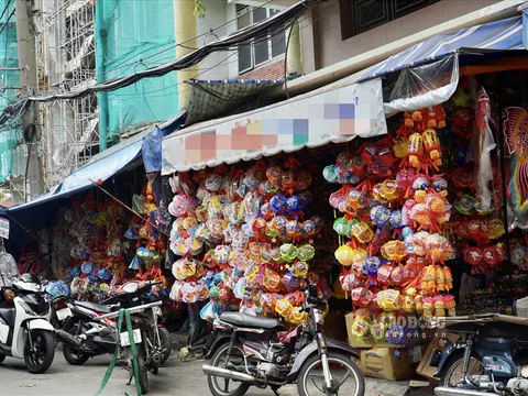 Làng nghề lồng đèn lớn nhất Sài Gòn đìu hiu vì dịch Covid-19