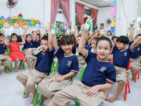 Đà Nẵng tổ chức cho học sinh uống sữa học đường ngay ngày đầu tựu trường