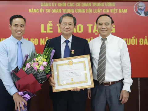 Hội Luật gia Việt Nam tổ chức lễ trao huy hiệu 50 năm, 45 năm, 40 năm tuổi Đảng