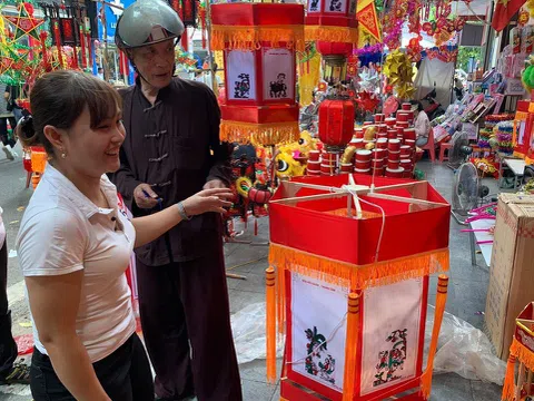 Những chiếc đèn kéo quân lộng lẫy trong Tết Trung thu