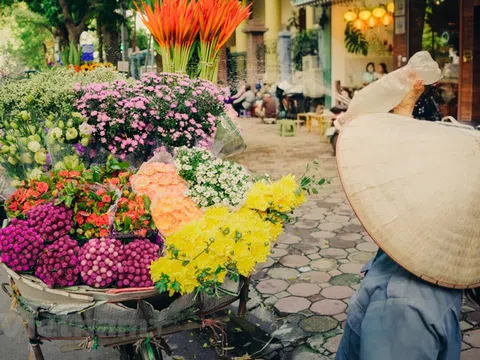 Những gánh hàng rong chở cả mùa thu Hà Nội