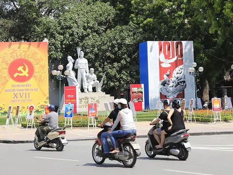 Hà Nội rực rỡ cờ, hoa chào mừng Đại hội đại biểu lần thứ XVII Đảng bộ thành phố