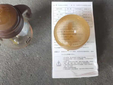 Cần làm rõ việc rao bán bình sữa thương hiệu BestBorn qua mạng khi chưa đáp ứng các quy định pháp luật