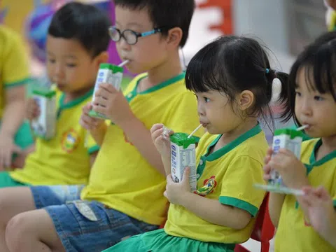 Hàng trăm triệu trẻ em trên thế giới được hưởng lợi từ sữa học đường