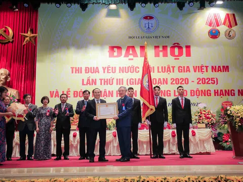 Hội Luật gia Việt Nam tổ chức Đại hội Thi đua yêu nước lần III và đón nhận Huân chương Lao động hạng Nhì