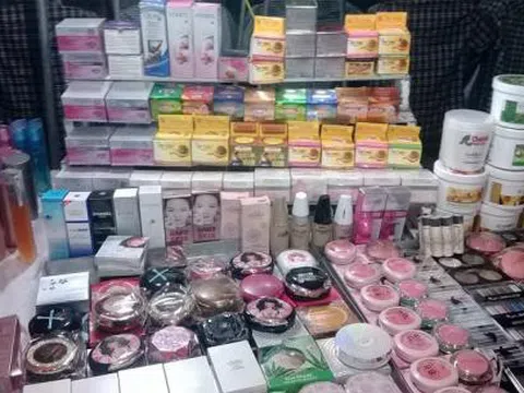 Vỡ mộng làm đẹp bằng mỹ phẩm “hàng hiệu” giá bèo