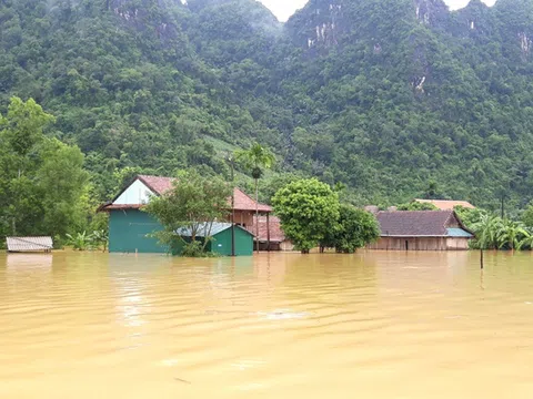 Mưa lũ tại miền Trung: Chuẩn bị lương thực, thực phẩm đề phòng lũ cao, kéo dài