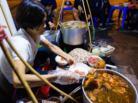 Điều đặc biệt tại quán phở gánh "30 năm không ngủ"