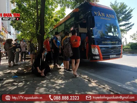 Hà Nội: Phố Trần Vỹ biến thành "bến cóc" của nhiều nhà xe