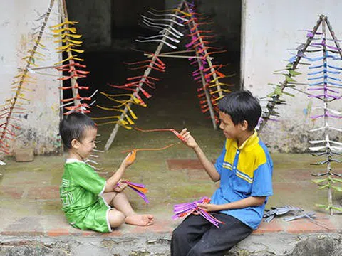 Sống lại làng nghề làm chuồn chuồn tre