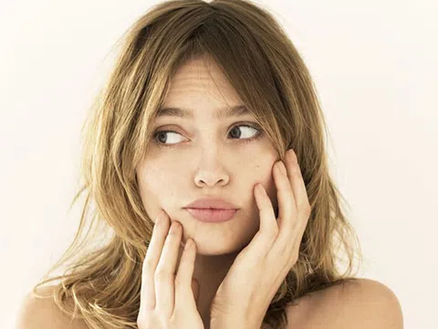 Top 10+ thói quen khiến làn da bạn không bao giờ hết mụn