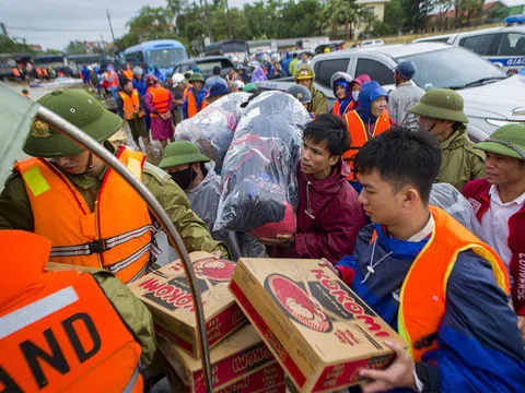 Thủ tướng chỉ đạo khẩn trương sửa quy định về quyên góp, hỗ trợ