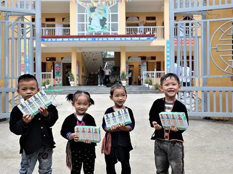 Vinamilk mang sữa đến với trẻ em miền núi, thêm niềm vui tiếp sức đến trường