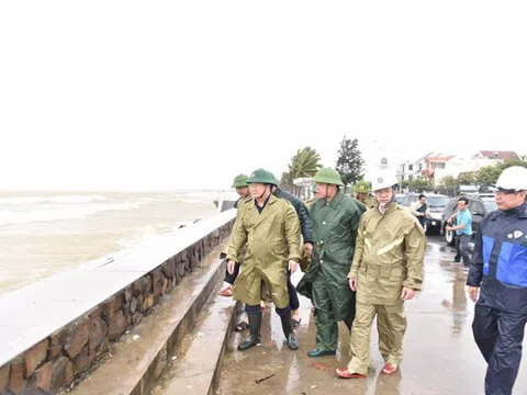 Phó Thủ tướng Trịnh Đình Dũng: Điều tàu hải quân ra cứu hộ ngư dân gặp nạn