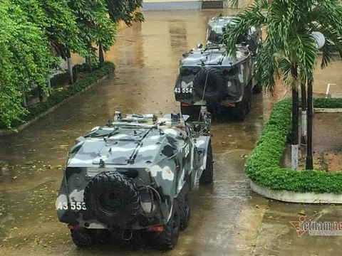 Quảng Ngãi: Dùng xe bọc thép “xé” bão số 9 đưa người đi cấp cứu