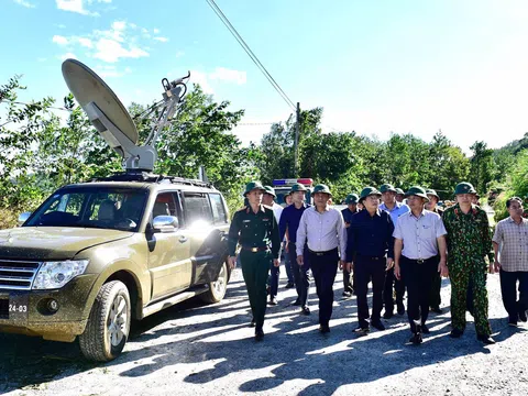 Nhanh chóng thông đường đến nơi sạt lở để cứu đồng bào