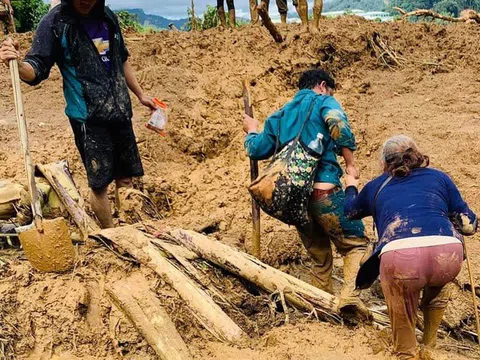 Thêm điểm sạt lở tại Quảng Nam, vùi lấp 11 người