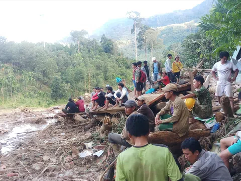 Lũ ống xóa sổ một ngôi làng