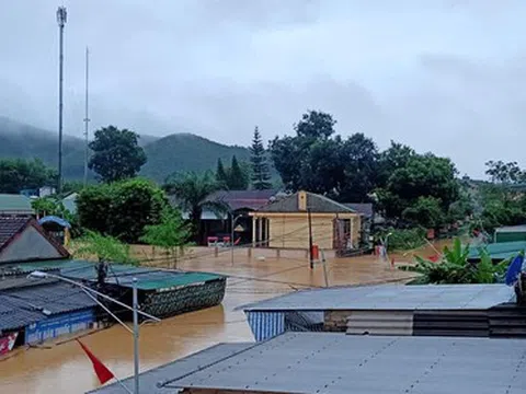 Nghệ An: Mưa lớn kinh hoàng, nhiều khu vực chìm trong biển nước