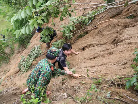 Xót xa bên suối Nước Mắt