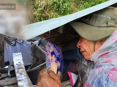 Ông lão lục tìm tấm ảnh gia đình tại hiện trường vụ lở núi ở Trà Leng: "Cả nhà 8 người, con cháu của tôi chết hết rồi..."
